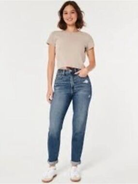 NWT Hollister Curvy Ultra High Rise Mom Jean Sz 28R